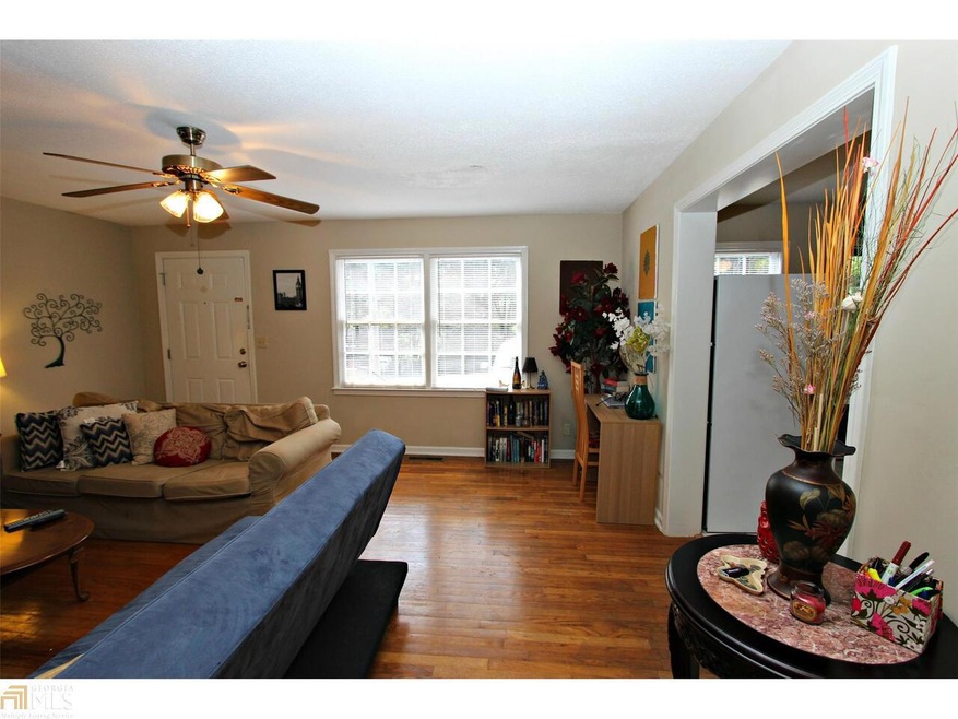 514 Clover Dr unit . 2, Buford, GA 30518 - photo 1