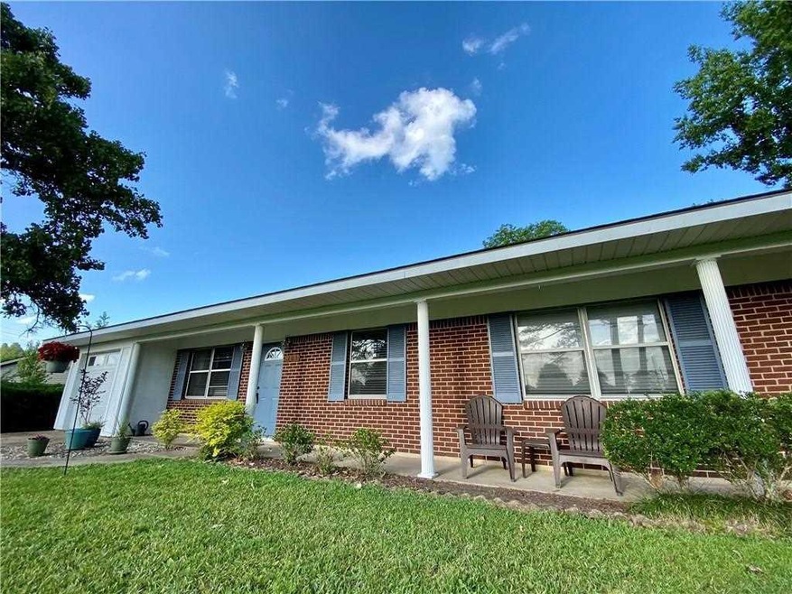 103 Holiday Blvd, Pineville, LA 71360 - photo 1