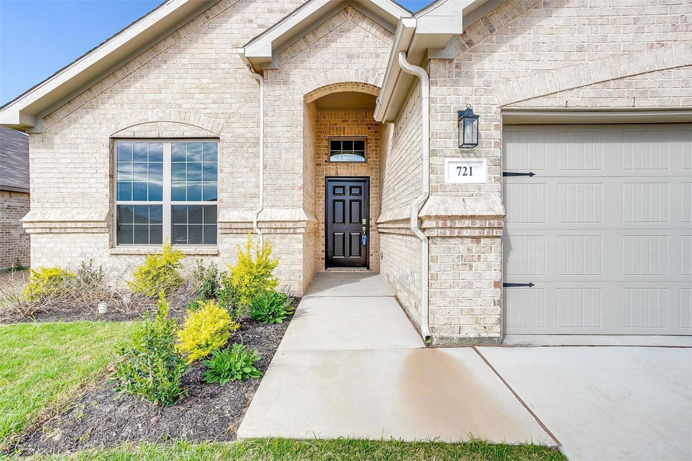 721 Vaquero St, White Settlement, TX 76108 - photo 1
