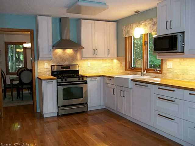 624 Broadview Rd, Orange, CT 06477 - photo 1