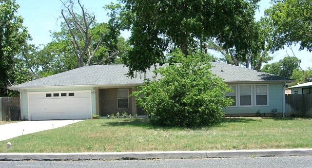 903 N Crockett St, Fredericksburg, TX 78624 - photo 1