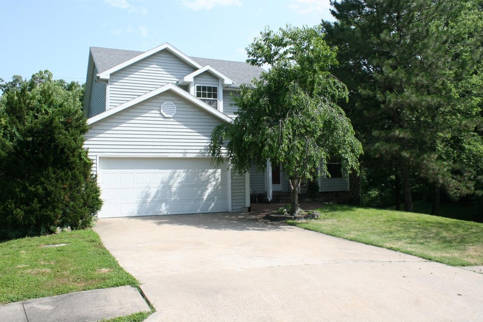 2701 Goldcrest