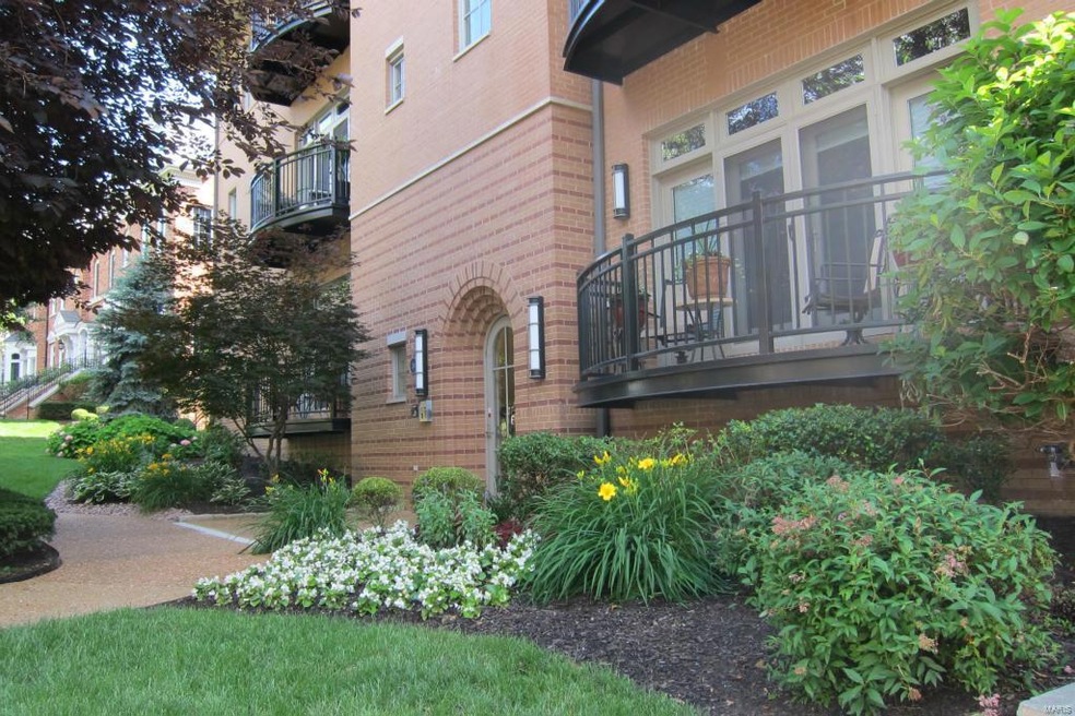 30 Brighton Way unit 2 North, Saint Louis, MO 63105 - photo 1