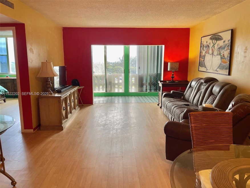 Hillcrest East Number 26 unit 609, Hollywood, FL 33021 - photo 1