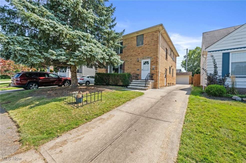 View of front facade with a front lawn