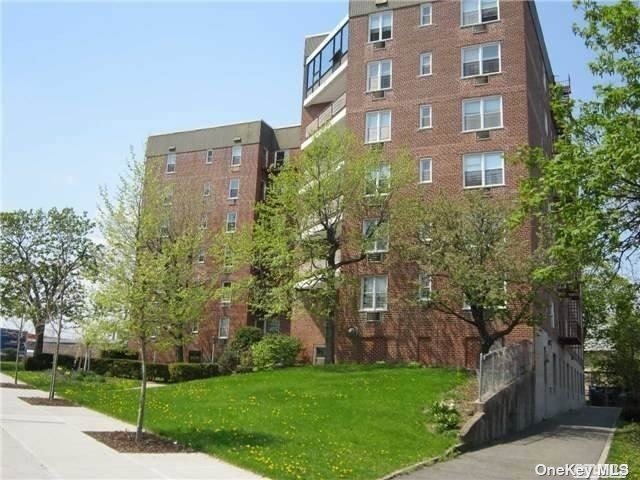 151-05 Cross Island Pkwy unit 5B, Whitestone, NY 11357 - photo 1