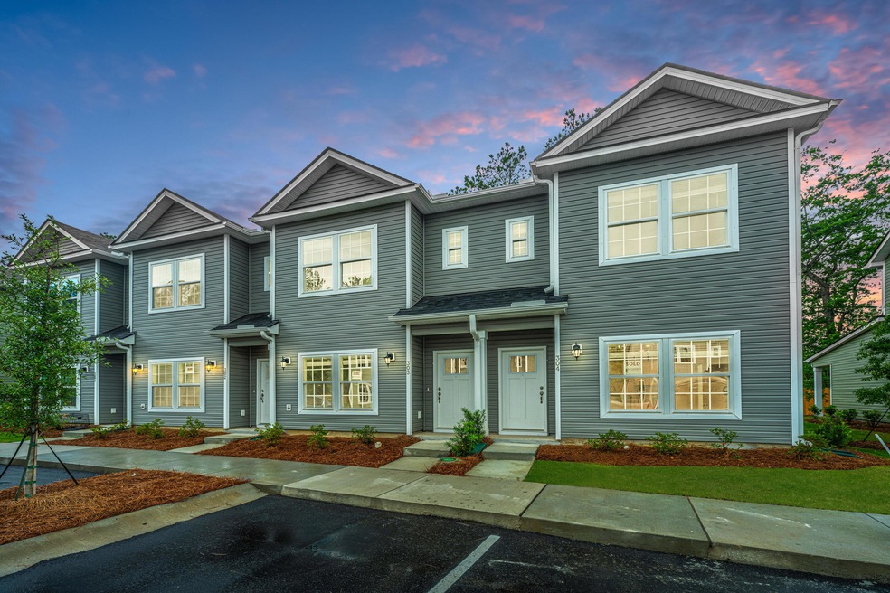 302TwinRiversDr001