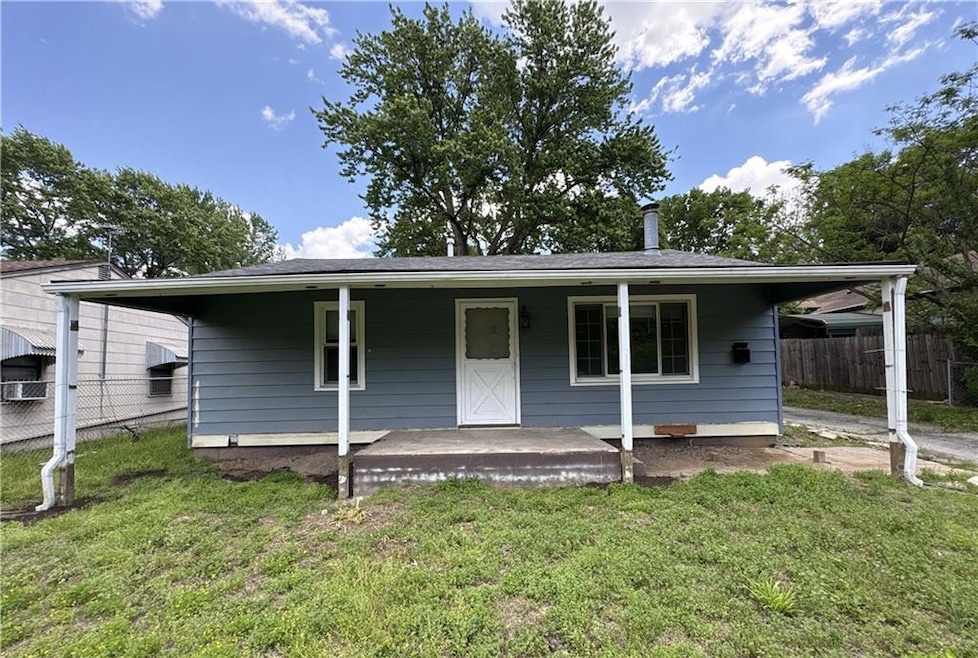 809 S Carlisle Ave, Independence, MO 64054 - photo 1