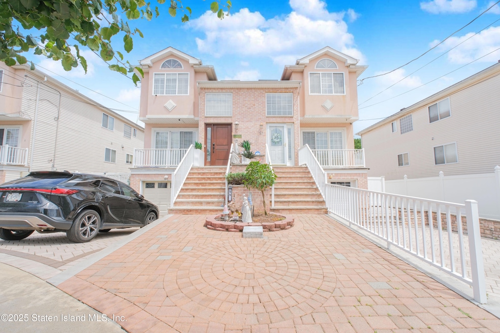Sold $865,000 • Co-Listing Agent