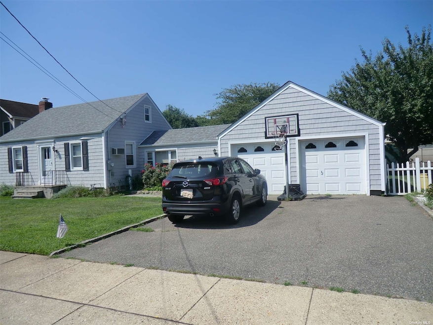 10 Lexington Ave, Bethpage, NY 11714 - photo 1