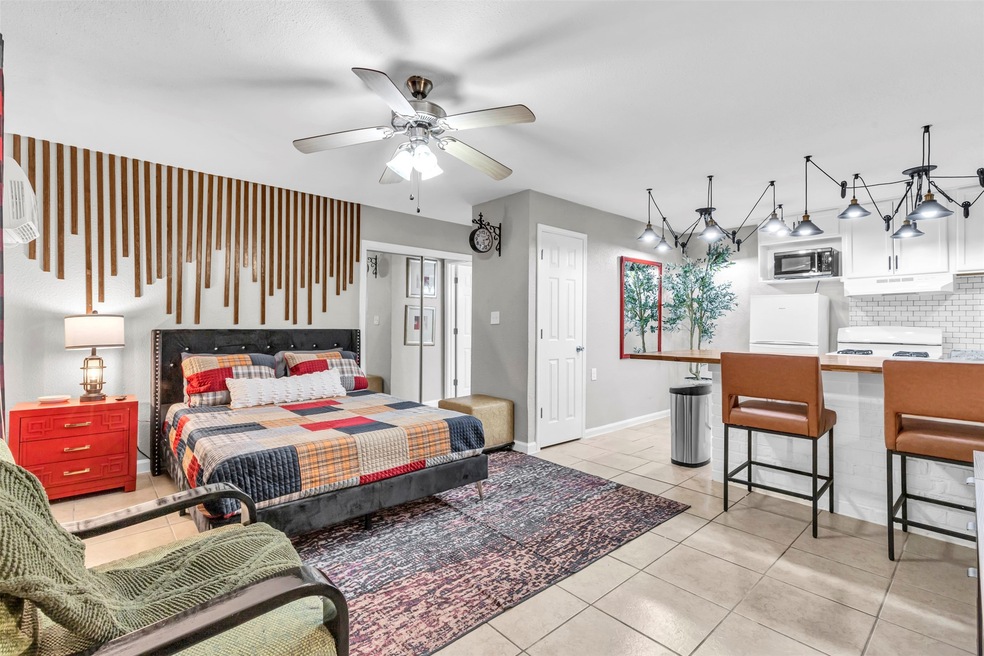 1840 Richmond Ave unit 8, Houston, TX 77098 - photo 1