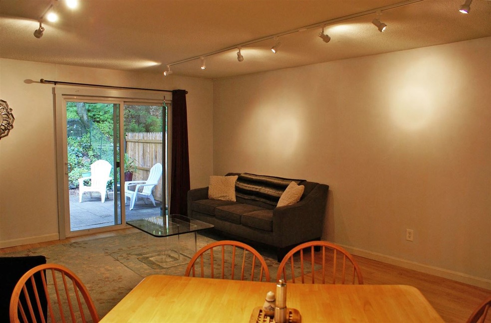 59 Brookside Dr unit 6, Brattleboro, VT 05301 - photo 1