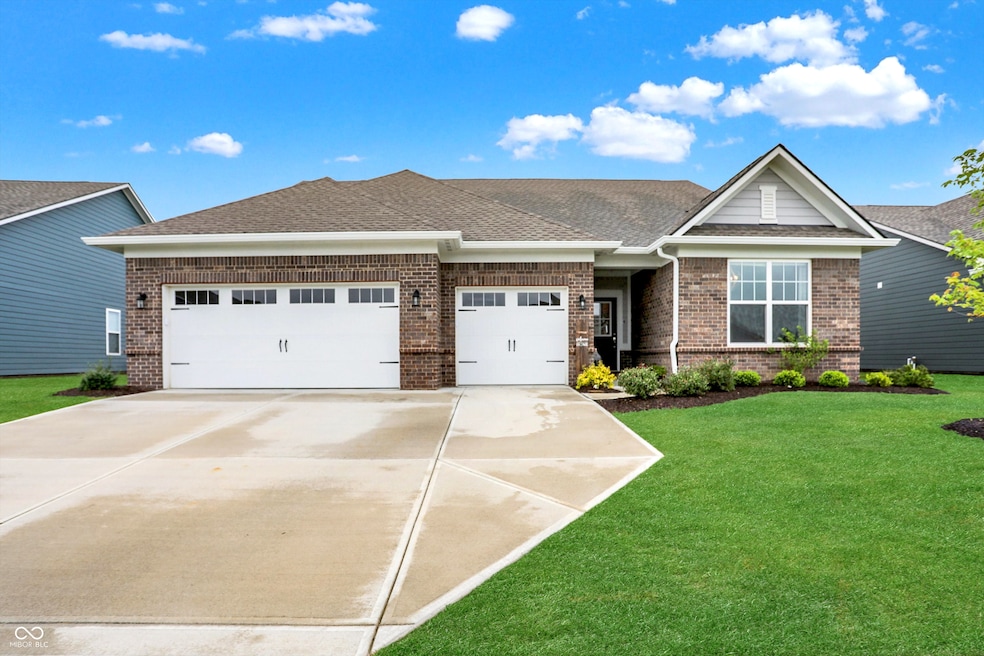 3711 Chalmers Dr, Bargersville, IN 46106 - photo 1