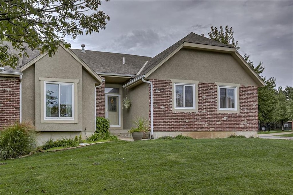 8587 Caenen Lake Ct, Lenexa, KS 66215 - photo 1