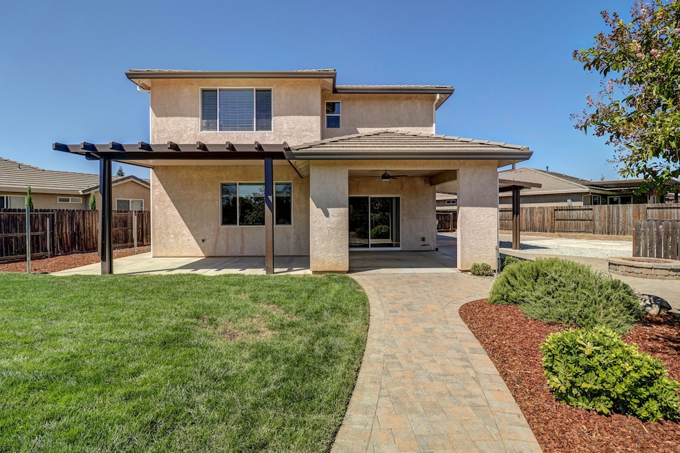 3863 Indian Wells Ln, Redding, CA 96002 - photo 1