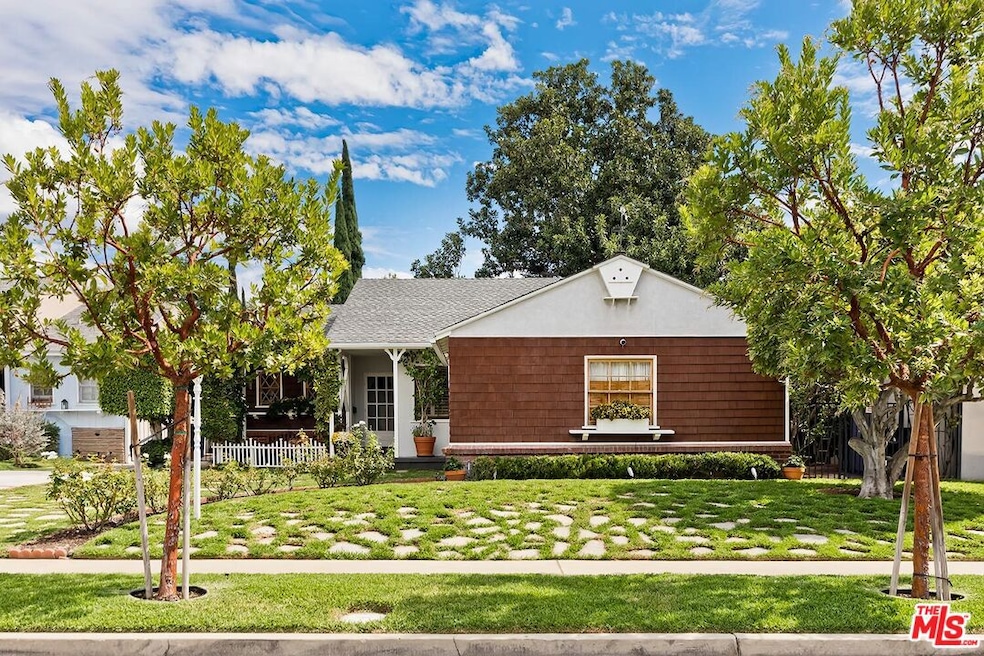 6910 Cantaloupe Ave, Van Nuys, CA 91405 - photo 1