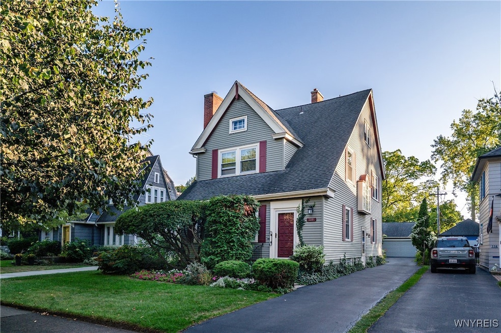 Pending $559,900 • Co-Listing Agent