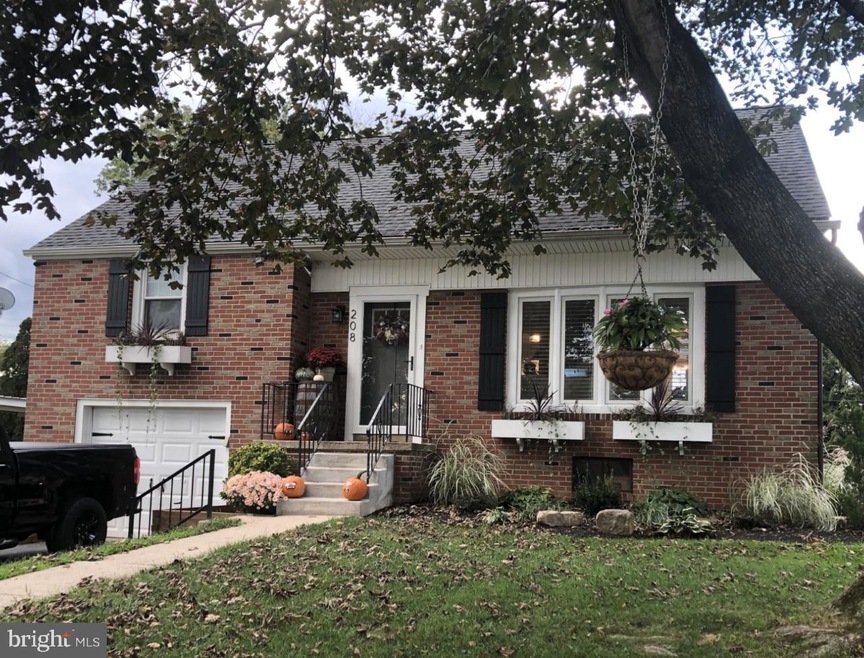 208 W 46th St, Reading, PA 19606 - photo 1