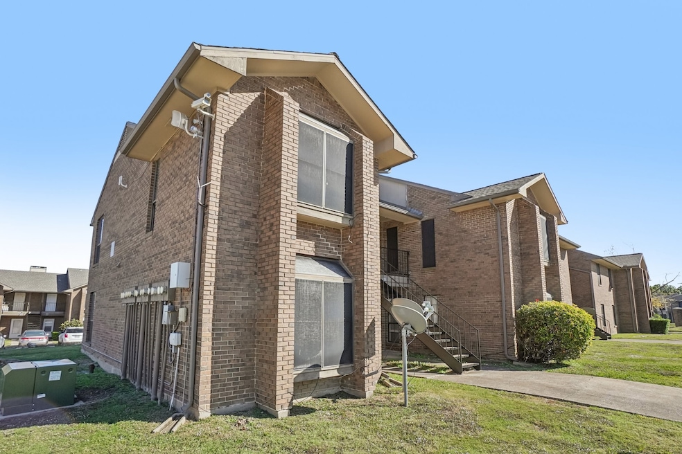 4540 Chaha Rd unit 202, Garland, TX 75043 - photo 1