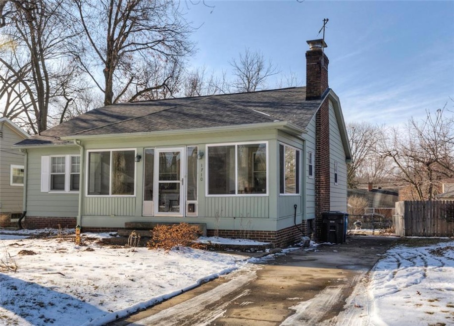1710 Northwest Dr, Des Moines, IA 50310 - photo 1