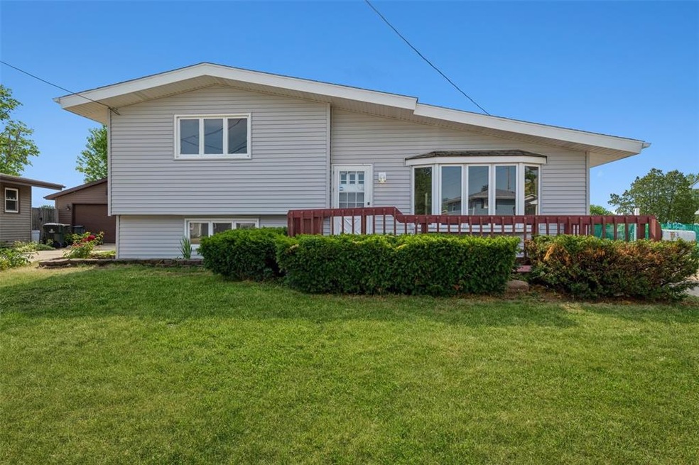 2020 Lauren Dr SW, Cedar Rapids, IA 52404 - photo 1