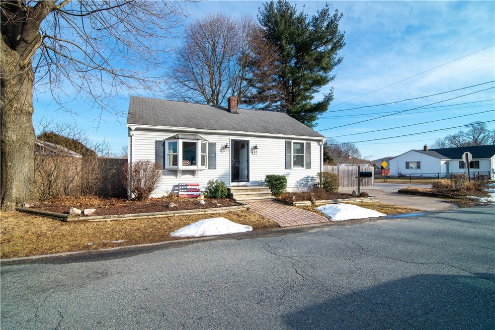 82 Lilac Ave, Woonsocket, RI 02895 - photo 1