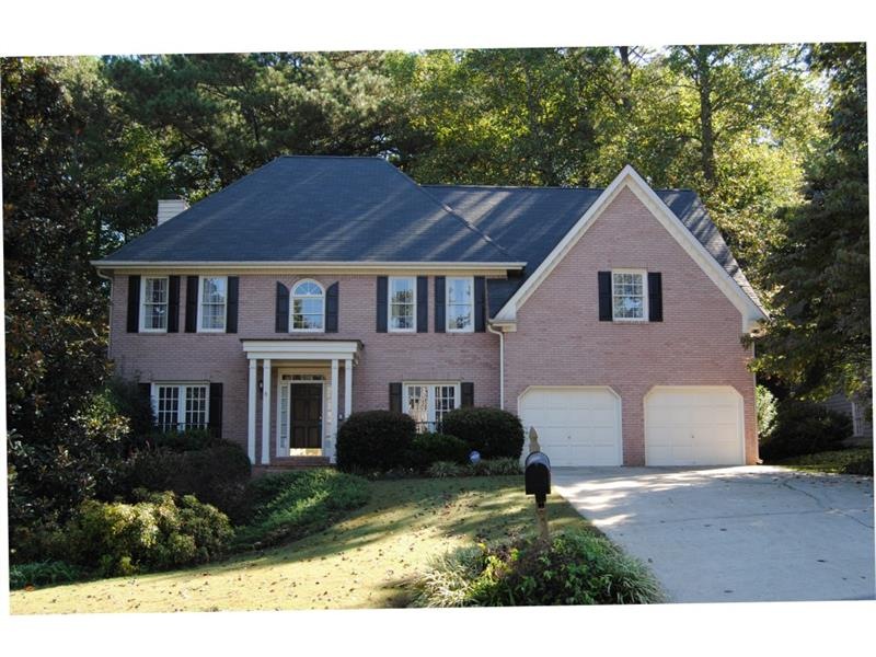 Beautiful brick traditional in great Marietta neig