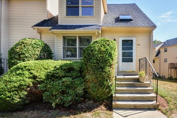 28 Pinecrest Village unit 28, Hopkinton, MA 01748 - photo 1