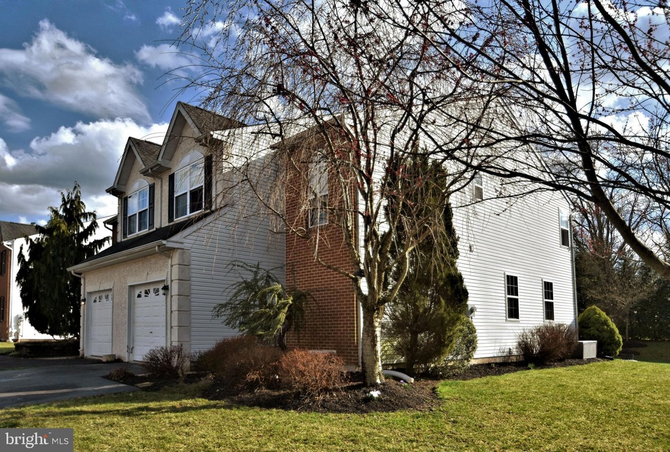 264 Hampshire Dr, Sellersville, PA 18960 - photo 1