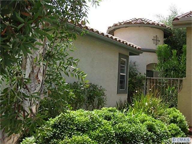 Single story home in the gated community of Alipaz