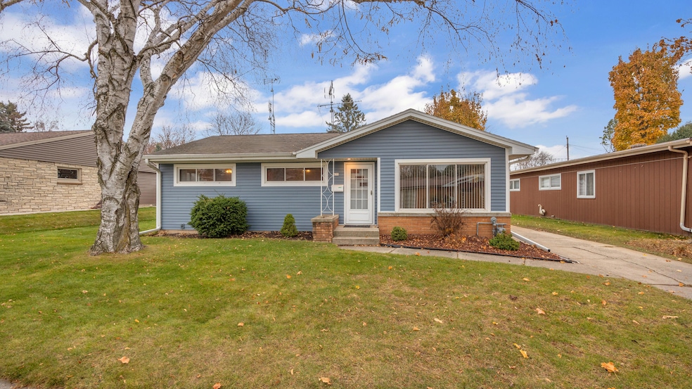 633 S 27th St, Sheboygan, WI 53081 - photo 1