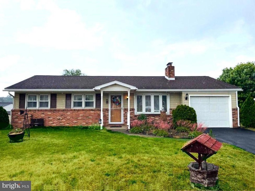 3427 Westview Cir, Greencastle, PA 17225 - photo 1