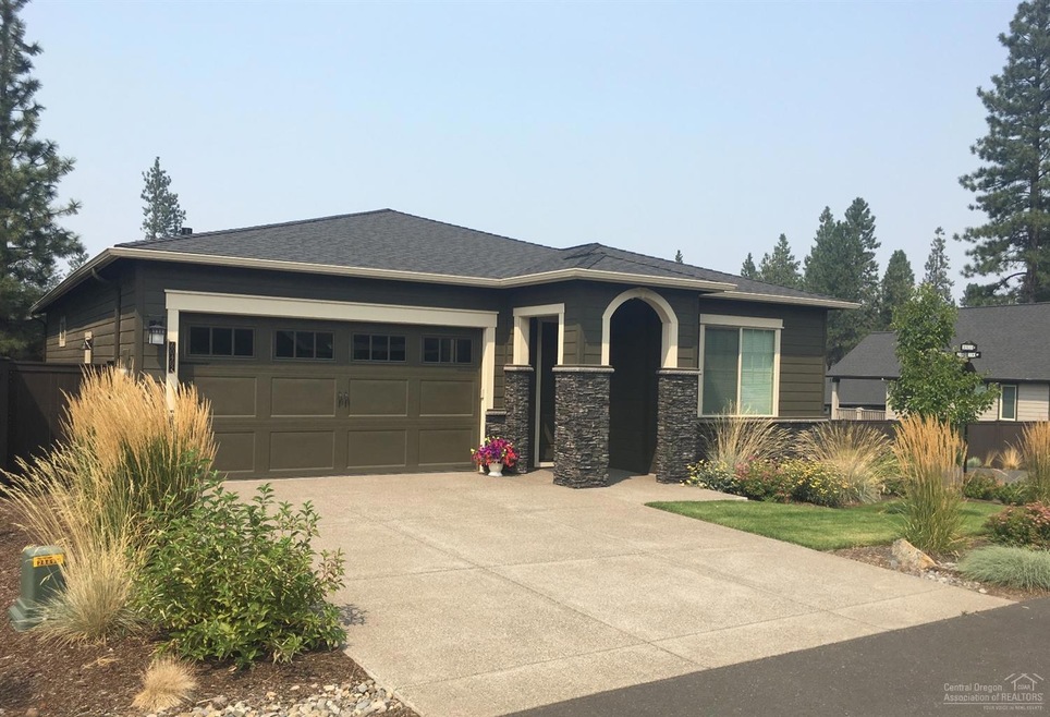 60402 Hedgewood Ln, Bend, OR 97702 - photo 1