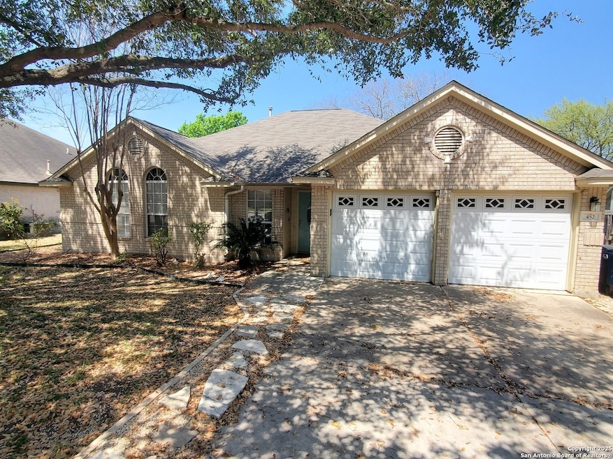 452 Raven Ridge, New Braunfels, TX 78130 - photo 1