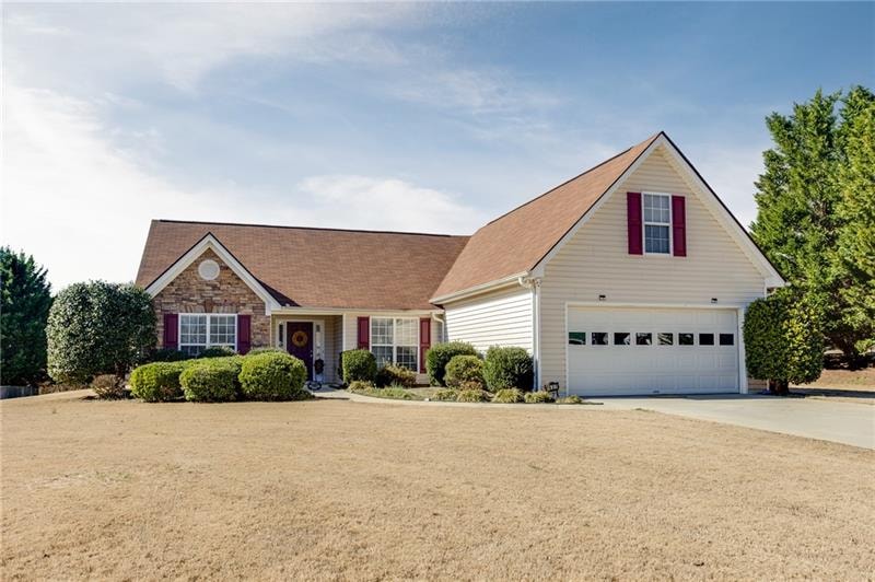 1427 Wyntercreek Dr, Hoschton, GA 30548 - photo 1