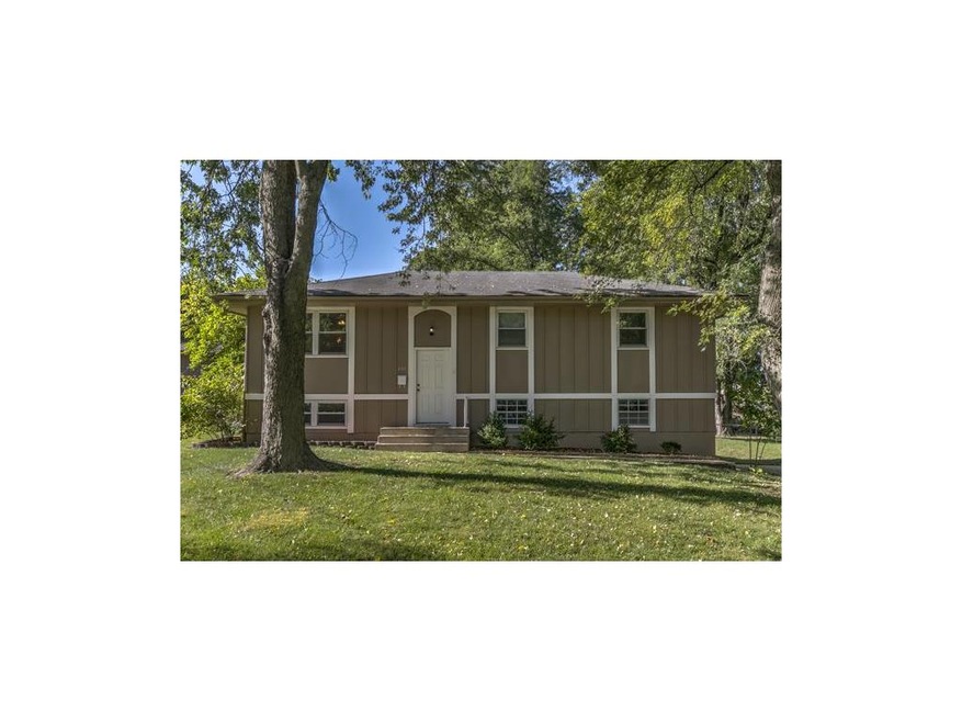 801 NW North Summit Cir, Blue Springs, MO 64015 - photo 1