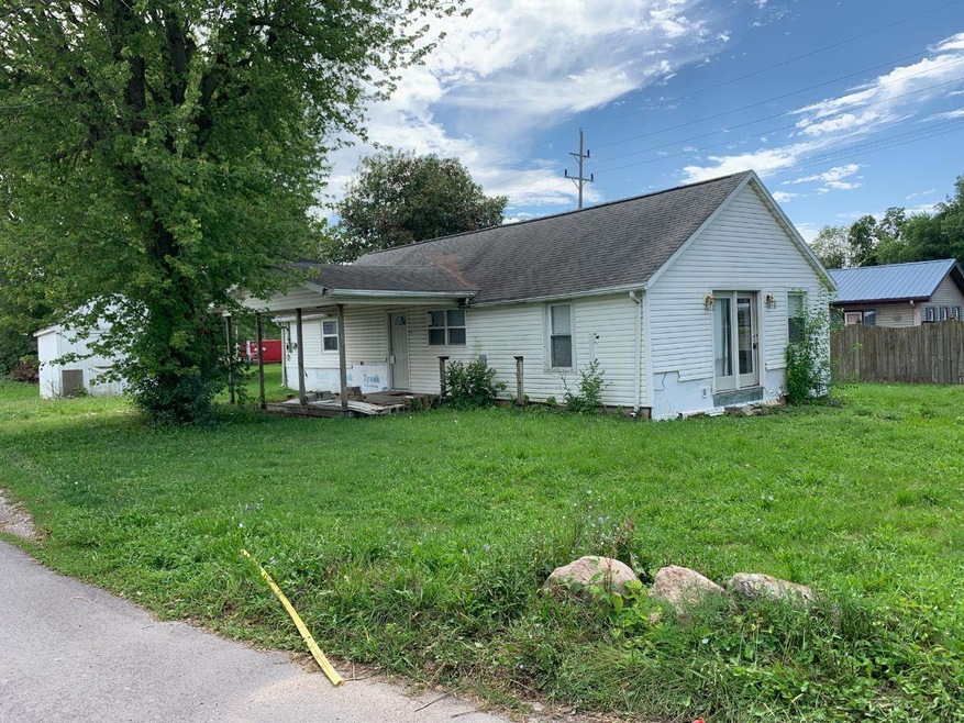 102 W Railroad St, Converse, IN 46919 - photo 1