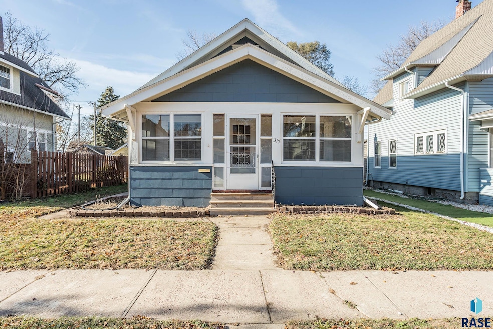317 N Franklin Ave, Sioux Falls, SD 57103 - photo 1