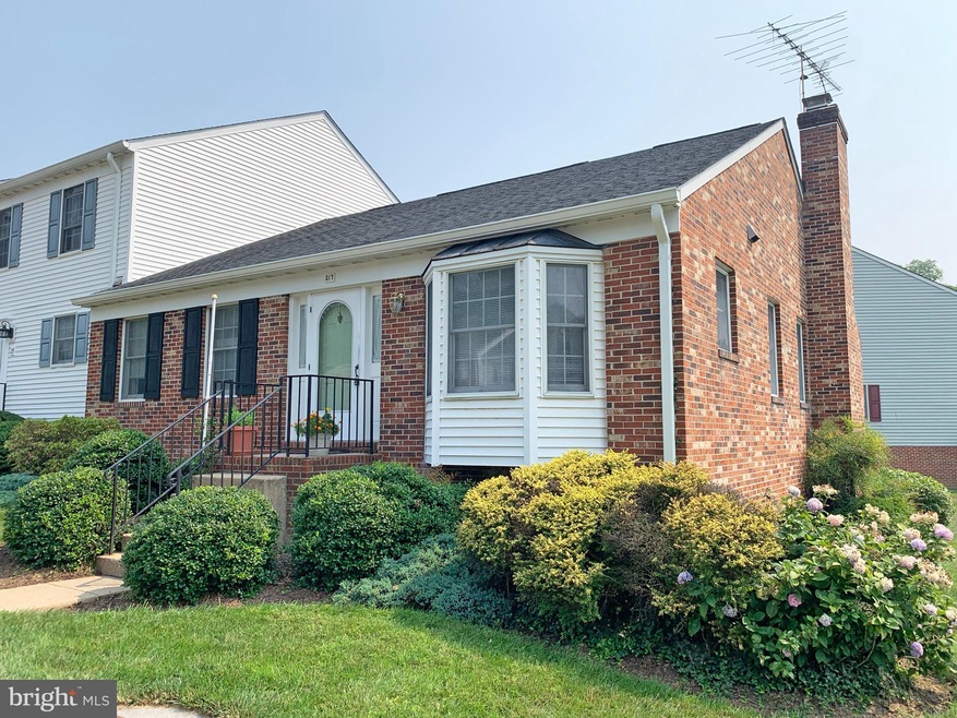 217 Fairfield Dr, Warrenton, VA 20186 - photo 1