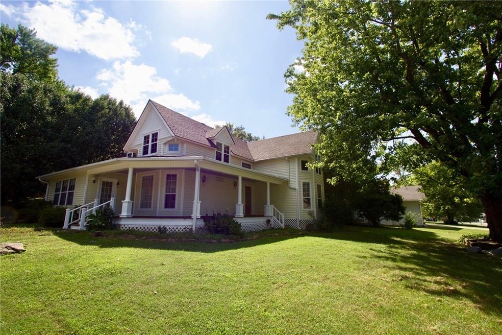 307 Wallace St, Prairie Grove, AR 72753 - photo 1