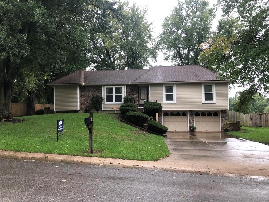 802 Englewood St, Lansing, KS 66043 - photo 1