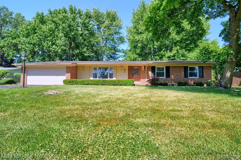 6652 Mellow Wood Ln, West Bloomfield, MI 48322 - photo 1