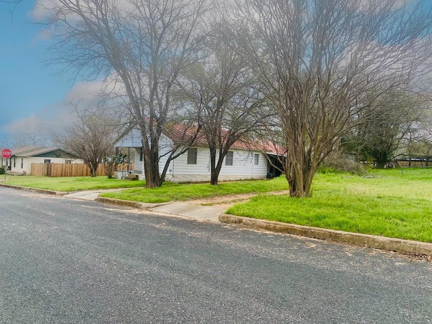 309 W Walch Ave, Fredericksburg, TX 78624 - photo 1