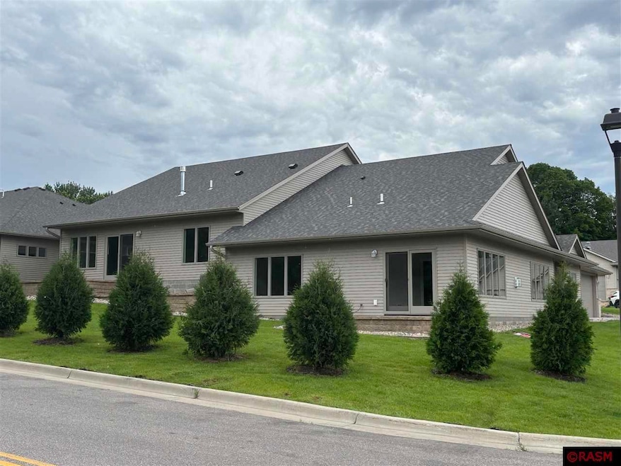 213 213 Parkway Place, Mankato, MN 56001 - photo 1