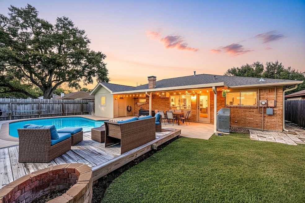 Pending $300,000 • Co-Listing Agent