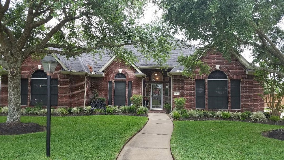 2823 Fairway Dr, Friendswood, TX 77546 - photo 1