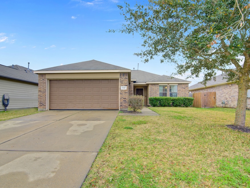 5210 Mcgrath Dr, Alvin, TX 77511 - photo 1