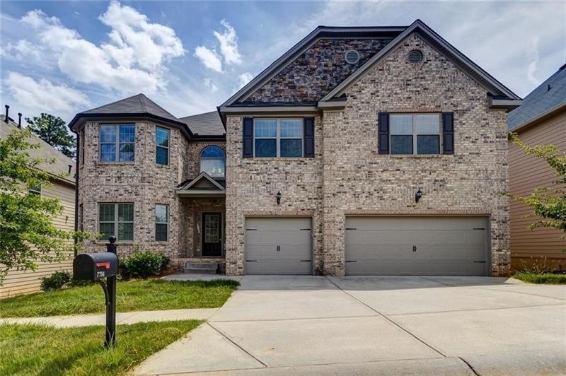 FIVE BEDROOM EXECUTIVE STYLE LIVING IN FAIRBURN