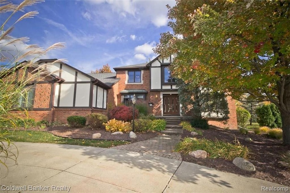 Handsome Home, Professional Landscaping, Circular 