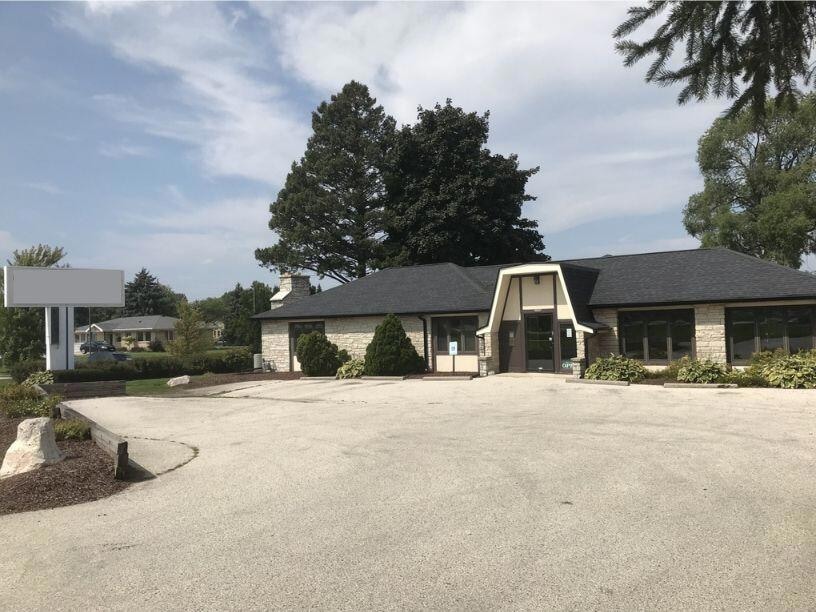 3124 Wilgus Ave, Sheboygan, WI 53081 - photo 1